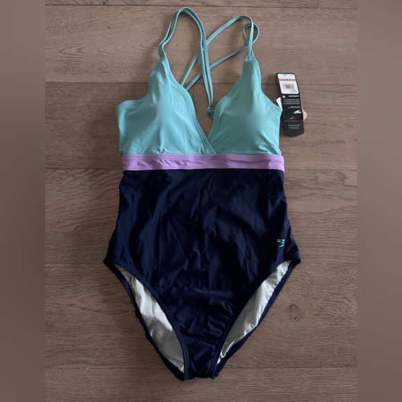 Speedo One Piece Adjustable Crossback Swimsuit in Porcelain - Picture 2 of 12